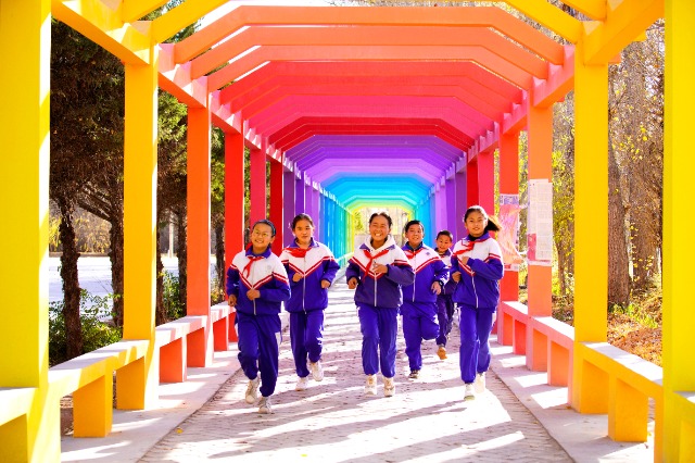 04 環(huán)校生態(tài)迷你馬拉松點燃冬日運(yùn)動激情.JPG