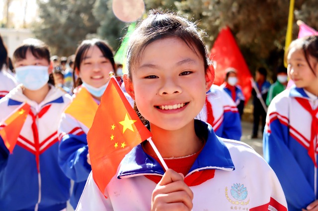 06 環(huán)校生態(tài)迷你馬拉松點燃冬日運(yùn)動激情.JPG