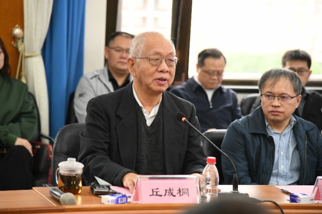 丘成桐先生講話。學校供圖.jpg