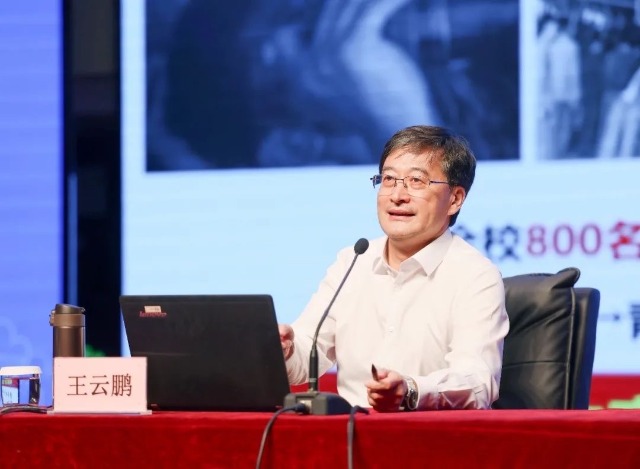 北航校長王云鵬作報(bào)告。學(xué)校供圖.jpg