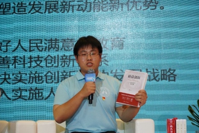讀書分享會(huì)現(xiàn)場。學(xué)校供圖.jpg
