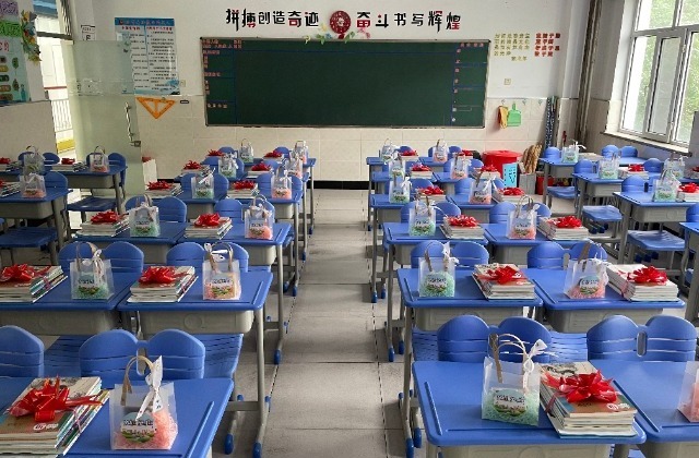 黑龍江五常時(shí)代中學(xué)，煥然一新的教室靜待學(xué)生歸來(lái)。梁丹攝.jpg