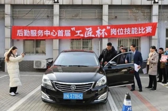 駕駛技能比賽現(xiàn)場(chǎng)，學(xué)校供圖.jpg