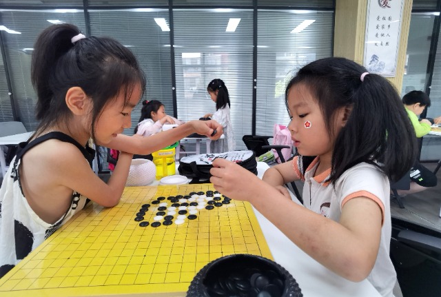 6月28日，羅塘街道關(guān)工委太平社區(qū)校外輔導(dǎo)站開展“七彩之夏”活動(dòng)（拍攝者：泰州市姜堰區(qū)關(guān)工委 全玉英）.jpg